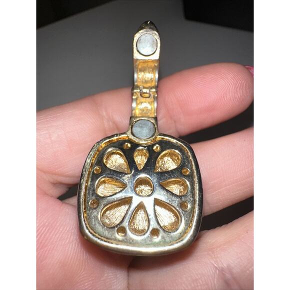 Two tone silver and gold tone Cat eye surrounded by rhinestones magnetic pendant - Picture 4 of 6
